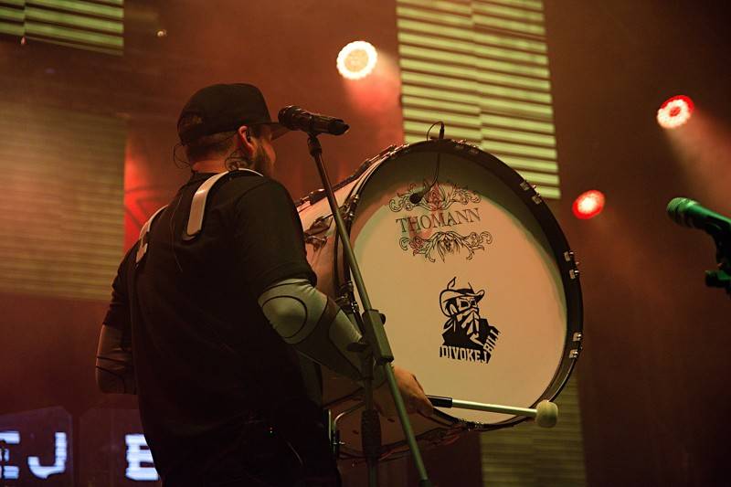 Divokej Bill v Úvalech završil turné, fanouškům servíroval hity i nové album Tsunami