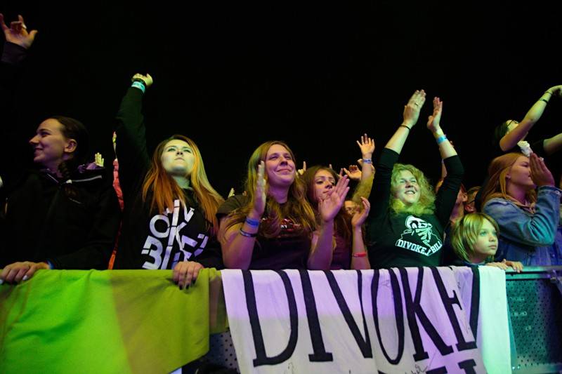 Divokej Bill v Úvalech završil turné, fanouškům servíroval hity i nové album Tsunami