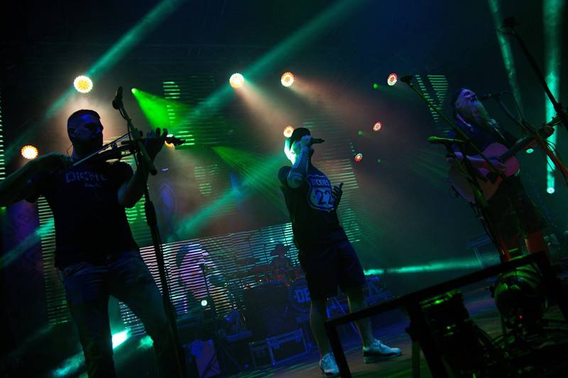 Divokej Bill v Úvalech završil turné, fanouškům servíroval hity i nové album Tsunami