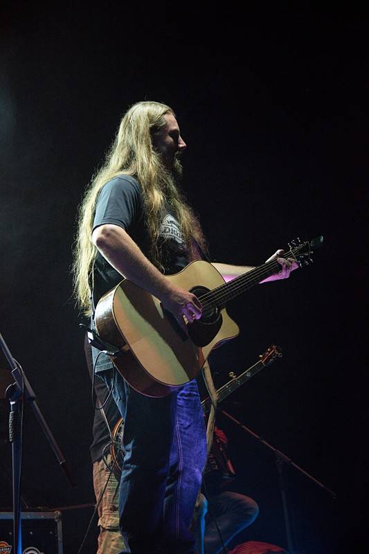 Divokej Bill v Úvalech završil turné, fanouškům servíroval hity i nové album Tsunami