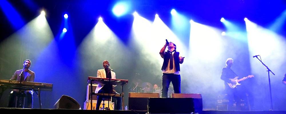  Mike + The Mechanics se proletěli pražskou Lucernou