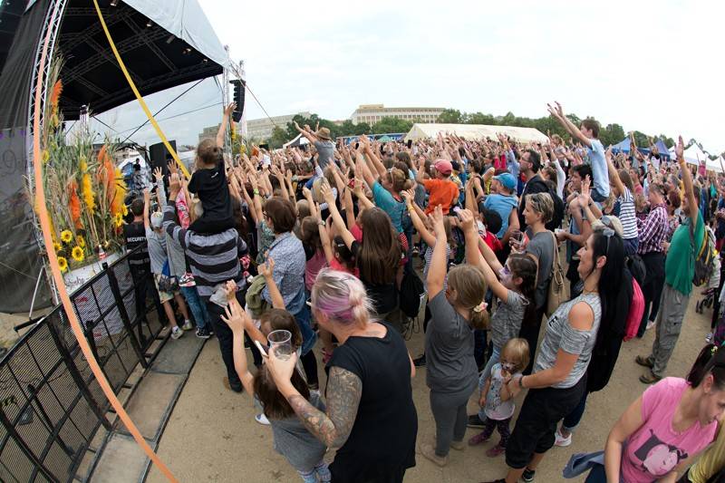 Dožínky na Letné obohatili svými koncerty Slza, Ewa Farna, Voxel nebo Pokáč