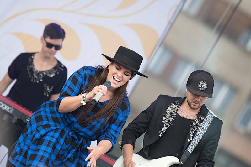 Dožínky na Letné obohatili svými koncerty Slza, Ewa Farna, Voxel nebo Pokáč