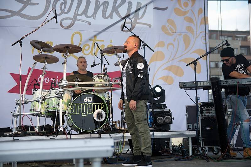 Dožínky na Letné obohatili svými koncerty Slza, Ewa Farna, Voxel nebo Pokáč