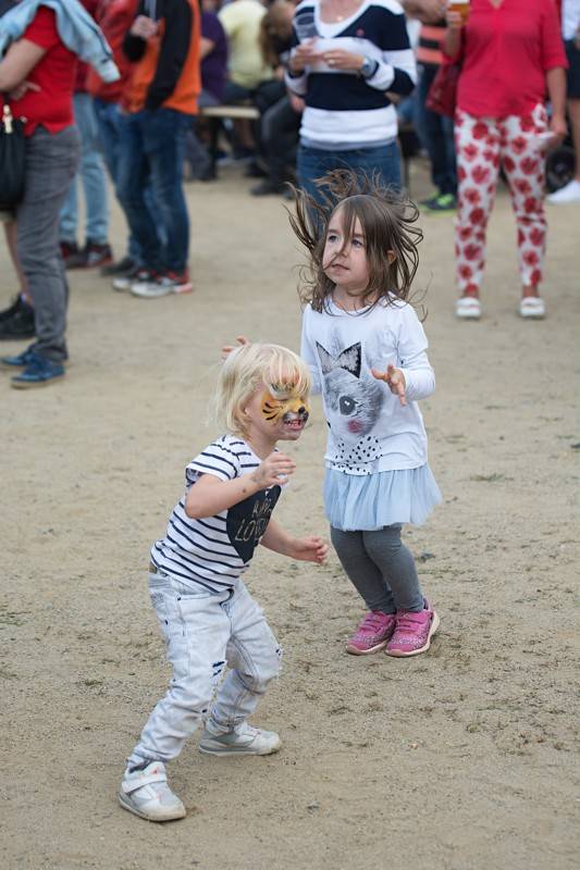 Dožínky na Letné obohatili svými koncerty Slza, Ewa Farna, Voxel nebo Pokáč