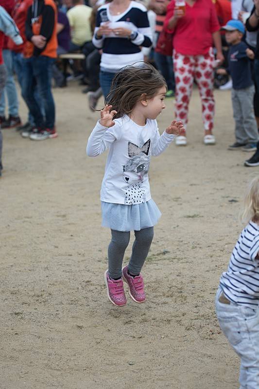 Dožínky na Letné obohatili svými koncerty Slza, Ewa Farna, Voxel nebo Pokáč