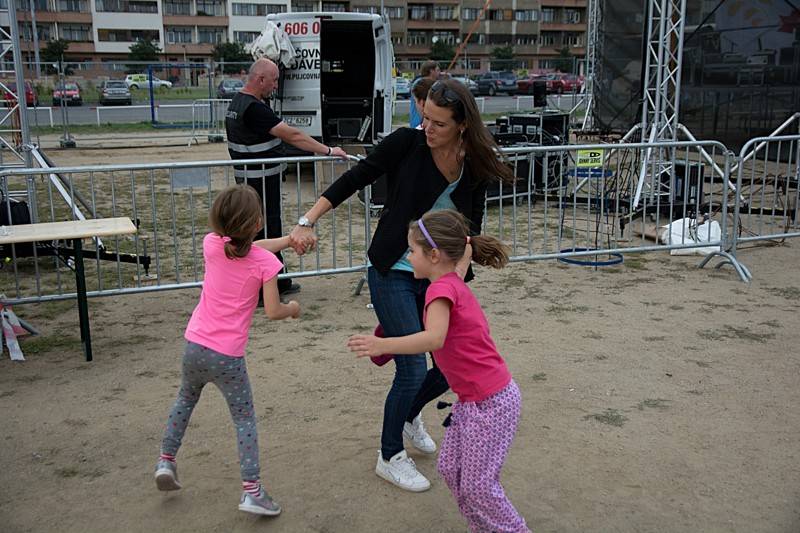 Dožínky na Letné obohatili svými koncerty Slza, Ewa Farna, Voxel nebo Pokáč