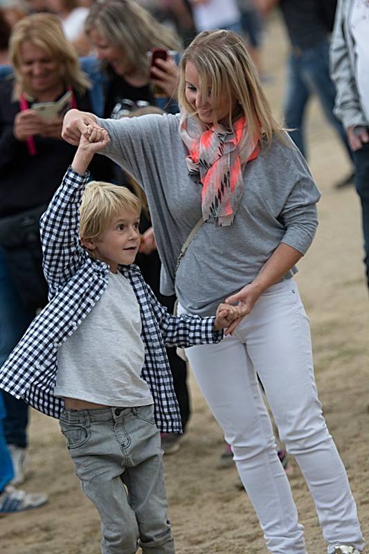 Dožínky na Letné obohatili svými koncerty Slza, Ewa Farna, Voxel nebo Pokáč