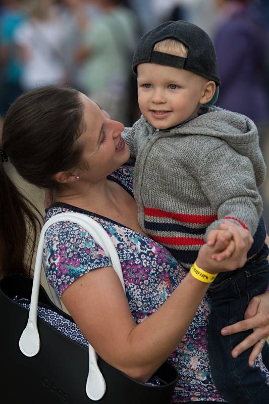 Dožínky na Letné obohatili svými koncerty Slza, Ewa Farna, Voxel nebo Pokáč