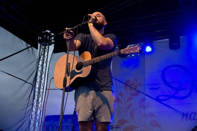 Dožínky na Letné obohatili svými koncerty Slza, Ewa Farna, Voxel nebo Pokáč