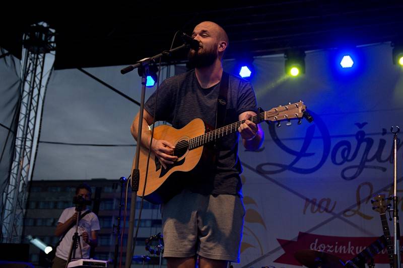 Dožínky na Letné obohatili svými koncerty Slza, Ewa Farna, Voxel nebo Pokáč