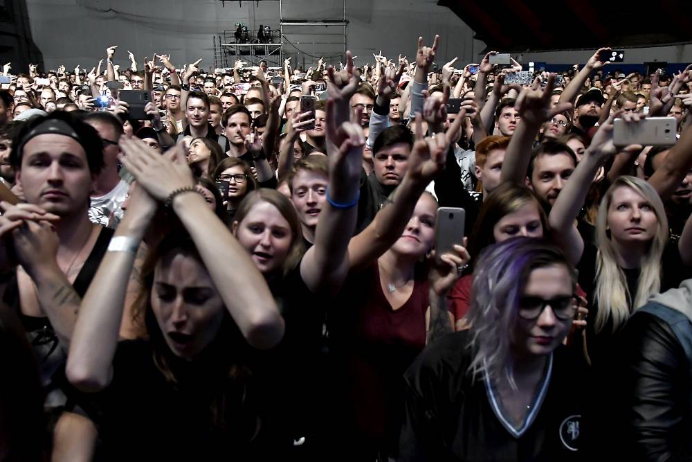 Papa Roach řádili v Malé sportovní hale v Praze