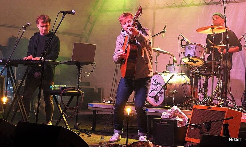 Ekompilace završila své turné v Krnově, na tamním náměstí zářili Wohnout a Thom Artway