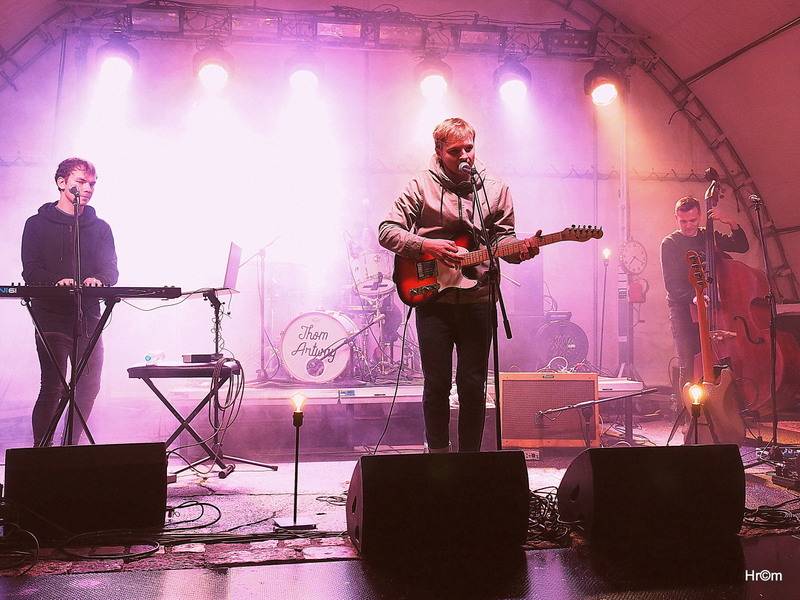 Ekompilace završila své turné v Krnově, na tamním náměstí zářili Wohnout a Thom Artway