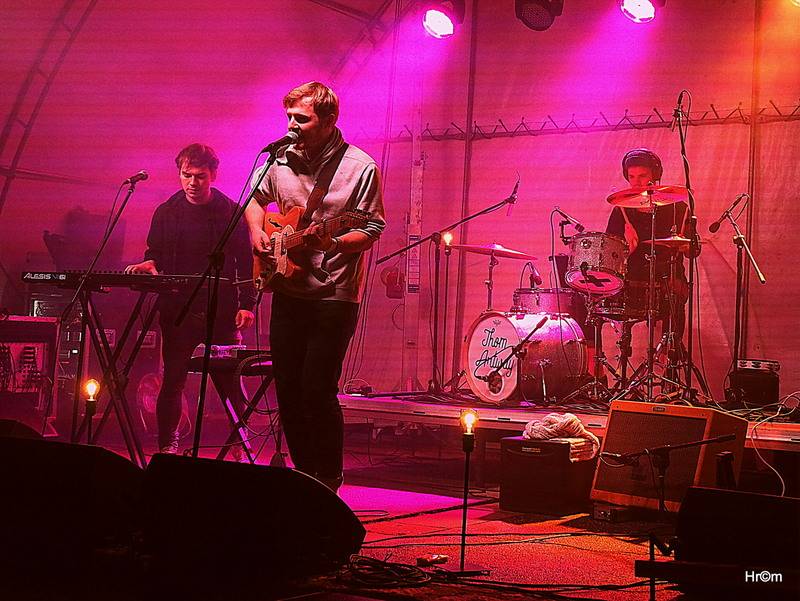 Ekompilace završila své turné v Krnově, na tamním náměstí zářili Wohnout a Thom Artway