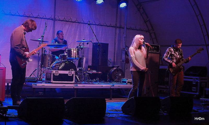 Ekompilace završila své turné v Krnově, na tamním náměstí zářili Wohnout a Thom Artway