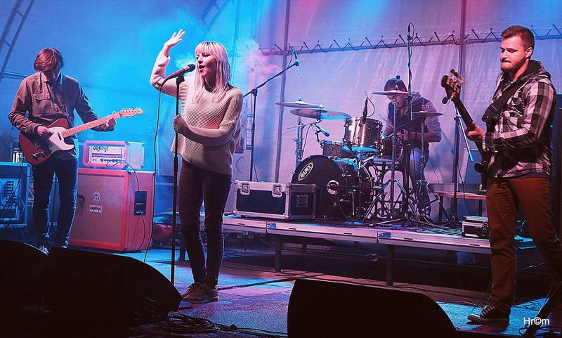 Ekompilace završila své turné v Krnově, na tamním náměstí zářili Wohnout a Thom Artway