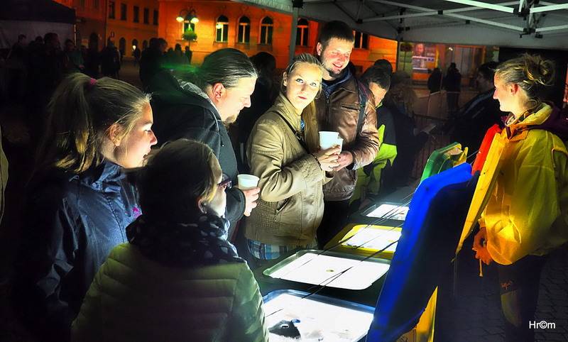 Ekompilace završila své turné v Krnově, na tamním náměstí zářili Wohnout a Thom Artway