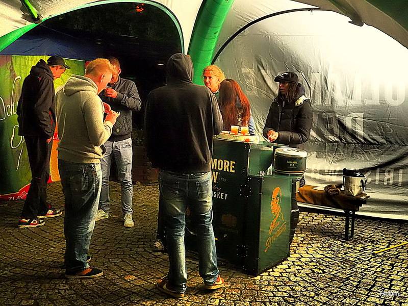 Ekompilace završila své turné v Krnově, na tamním náměstí zářili Wohnout a Thom Artway