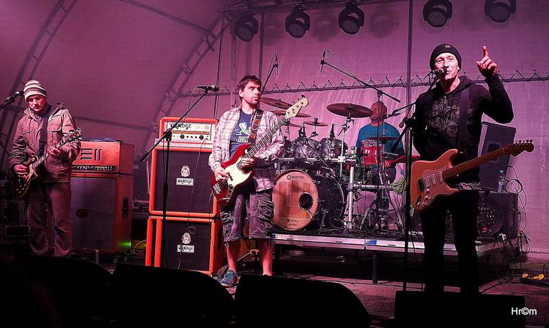 Ekompilace završila své turné v Krnově, na tamním náměstí zářili Wohnout a Thom Artway