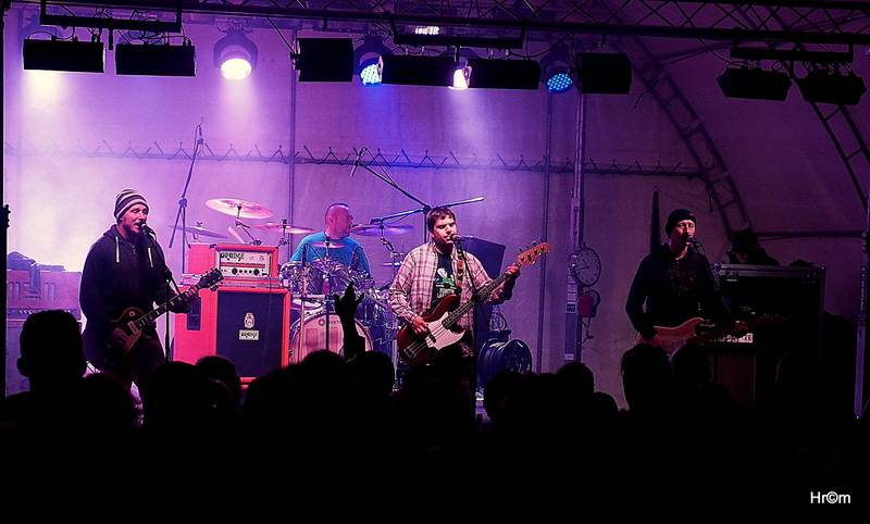 Ekompilace završila své turné v Krnově, na tamním náměstí zářili Wohnout a Thom Artway