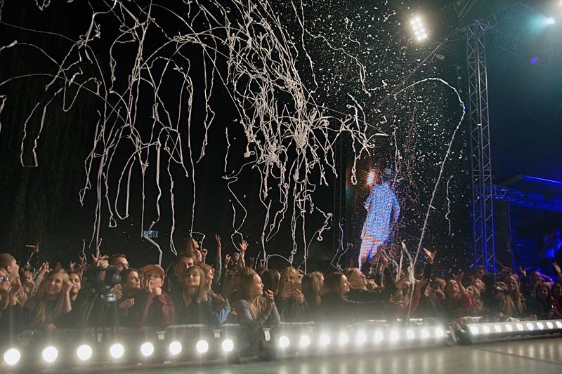 Ben Cristovao předvedl ve Žlutých lázních skvělou show plnou překvapení