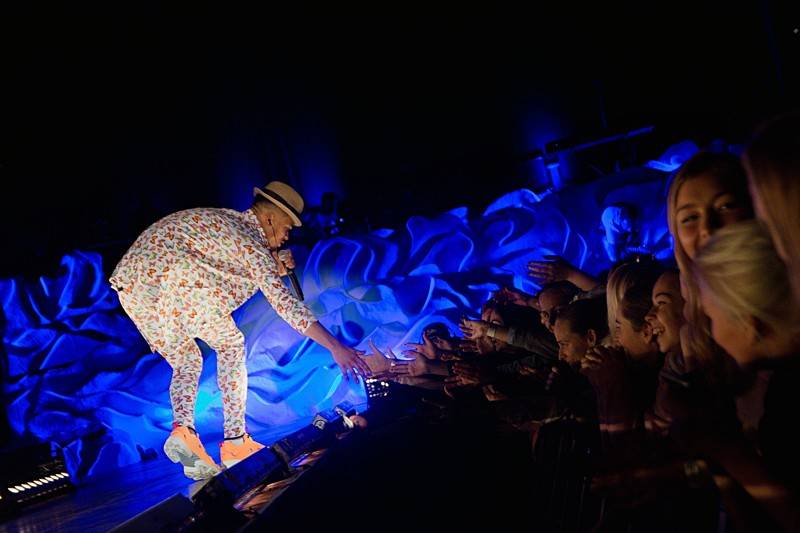 Ben Cristovao předvedl ve Žlutých lázních skvělou show plnou překvapení