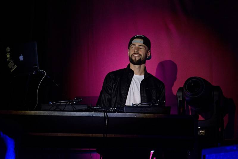 Ben Cristovao předvedl ve Žlutých lázních skvělou show plnou překvapení