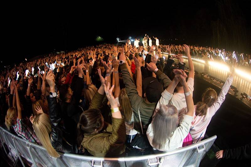 Ben Cristovao předvedl ve Žlutých lázních skvělou show plnou překvapení