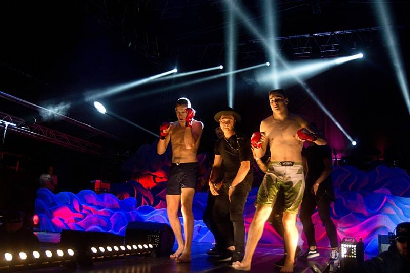 Ben Cristovao předvedl ve Žlutých lázních skvělou show plnou překvapení