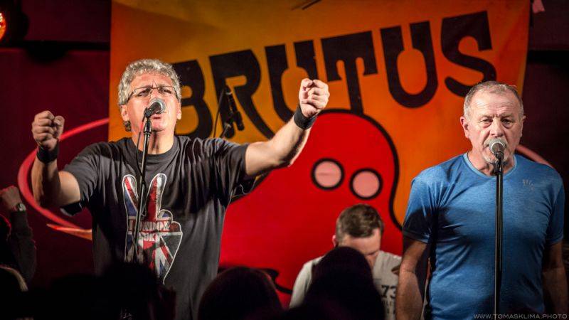 Brutus svým fanouškům ve Vagonu předvedl bigbítovou smršť 