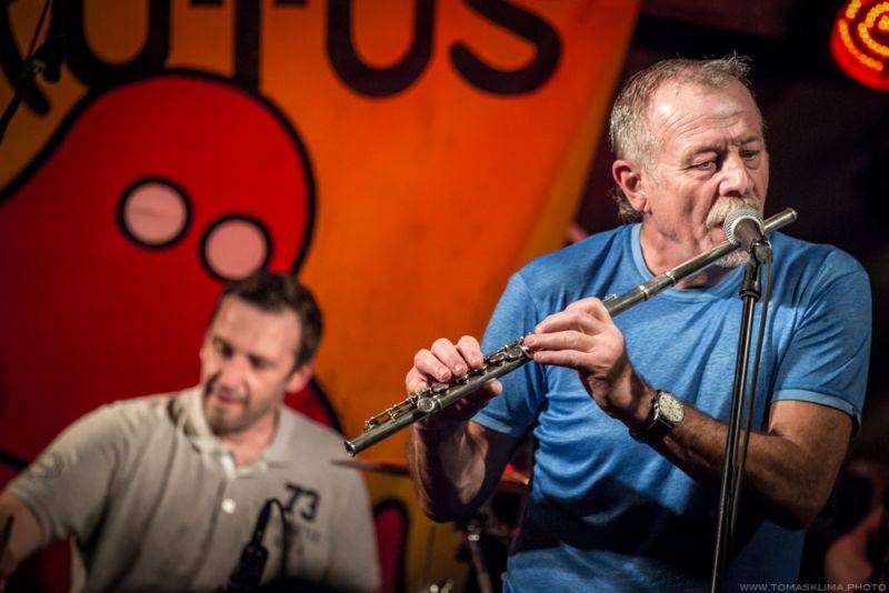 Brutus svým fanouškům ve Vagonu předvedl bigbítovou smršť 