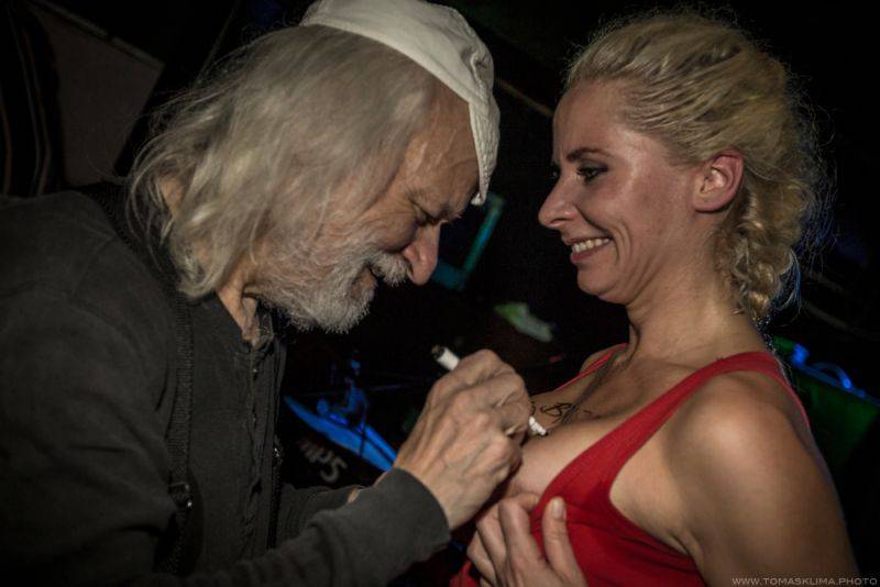 Brutus svým fanouškům ve Vagonu předvedl bigbítovou smršť 