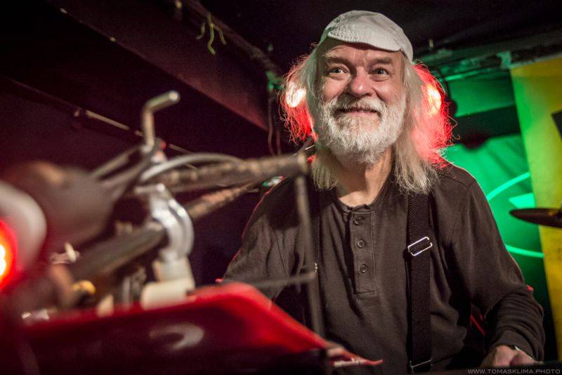 Brutus svým fanouškům ve Vagonu předvedl bigbítovou smršť 