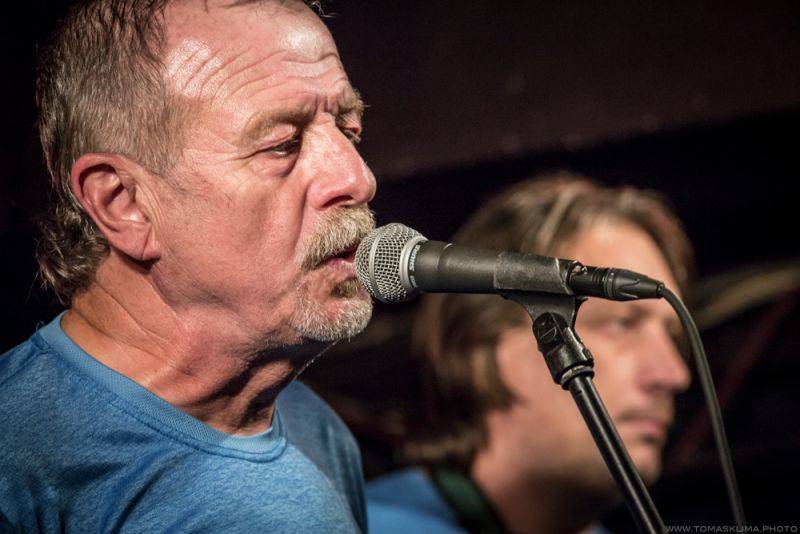 Brutus svým fanouškům ve Vagonu předvedl bigbítovou smršť 