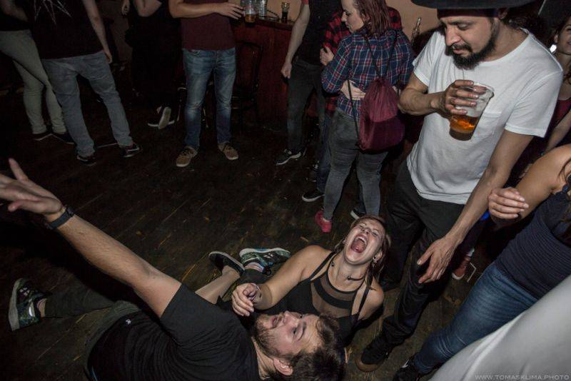 Brutus svým fanouškům ve Vagonu předvedl bigbítovou smršť 