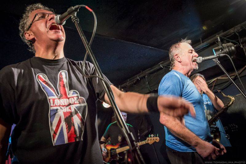 Brutus svým fanouškům ve Vagonu předvedl bigbítovou smršť 