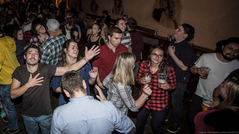 Brutus svým fanouškům ve Vagonu předvedl bigbítovou smršť 