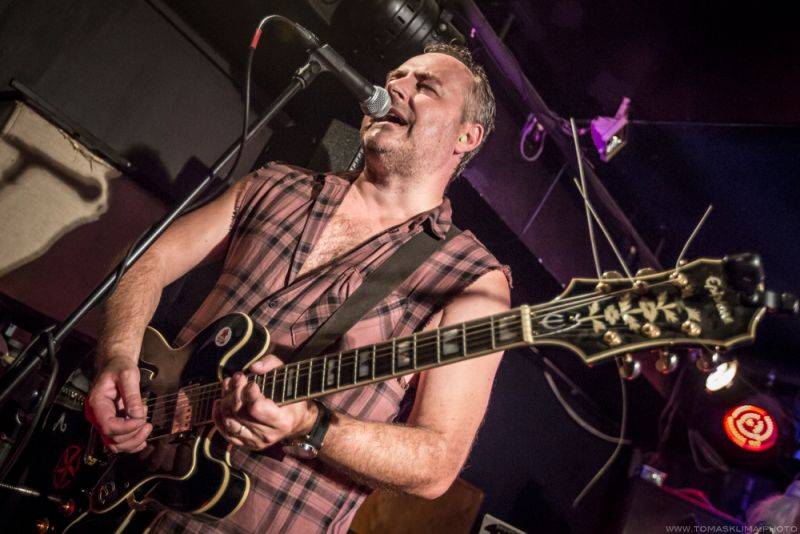 Brutus svým fanouškům ve Vagonu předvedl bigbítovou smršť 