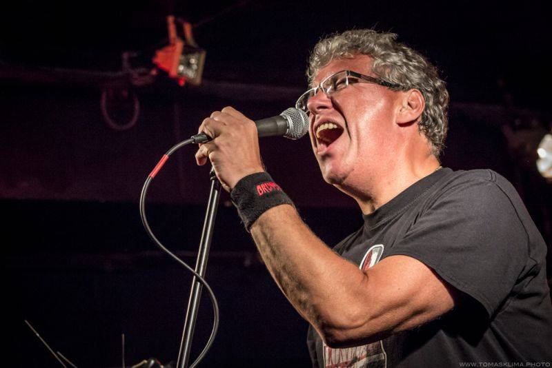 Brutus svým fanouškům ve Vagonu předvedl bigbítovou smršť 