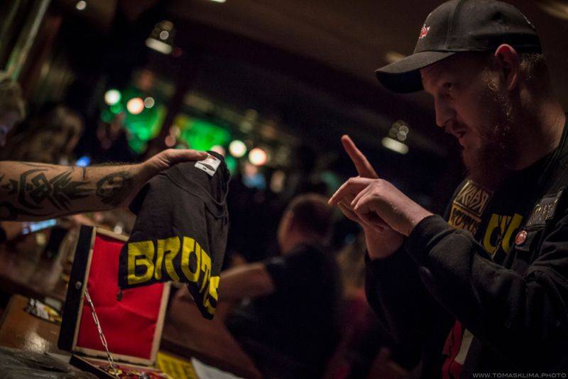 Brutus svým fanouškům ve Vagonu předvedl bigbítovou smršť 