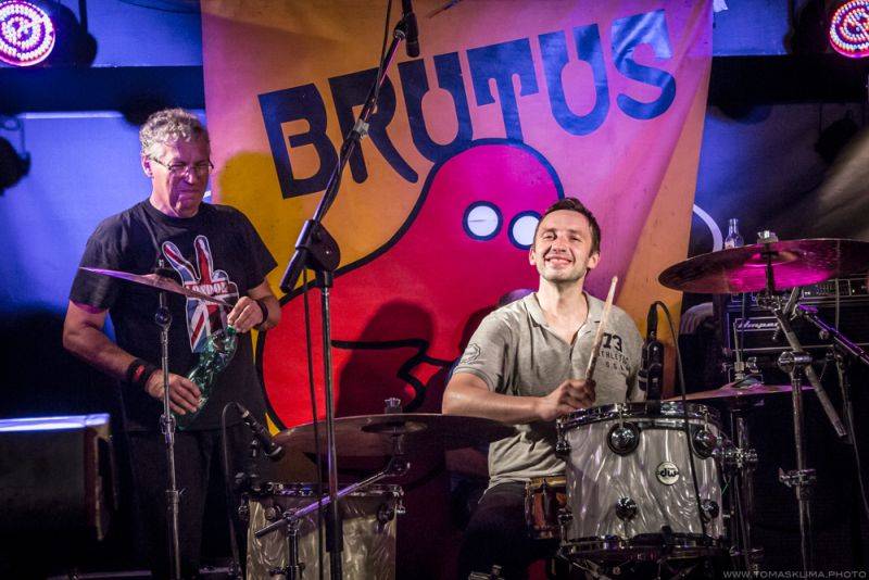 Brutus svým fanouškům ve Vagonu předvedl bigbítovou smršť 