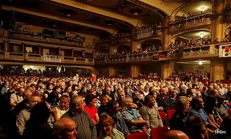 Nazareth zpívali hity Love Hurts nebo Dream On pražské Lucerně