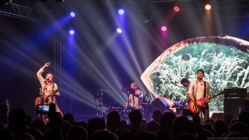 Tomáš Klus hrál v Pragovce téměř tři hodiny, jeho hosty byli Thom Artway nebo manželka Tamara