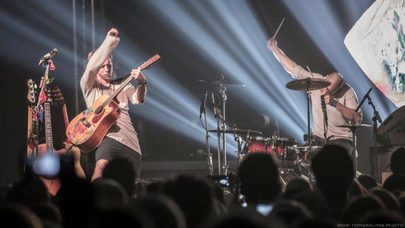 Tomáš Klus hrál v Pragovce téměř tři hodiny, jeho hosty byli Thom Artway nebo manželka Tamara