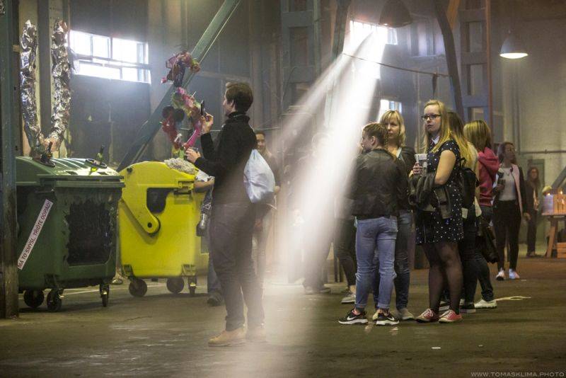 Tomáš Klus hrál v Pragovce téměř tři hodiny, jeho hosty byli Thom Artway nebo manželka Tamara