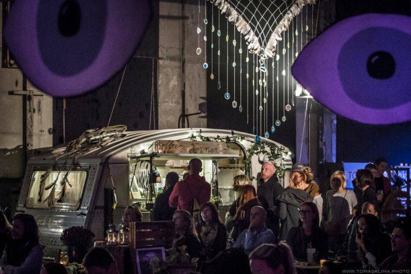 Tomáš Klus hrál v Pragovce téměř tři hodiny, jeho hosty byli Thom Artway nebo manželka Tamara