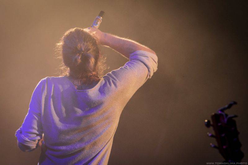 Tomáš Klus hrál v Pragovce téměř tři hodiny, jeho hosty byli Thom Artway nebo manželka Tamara