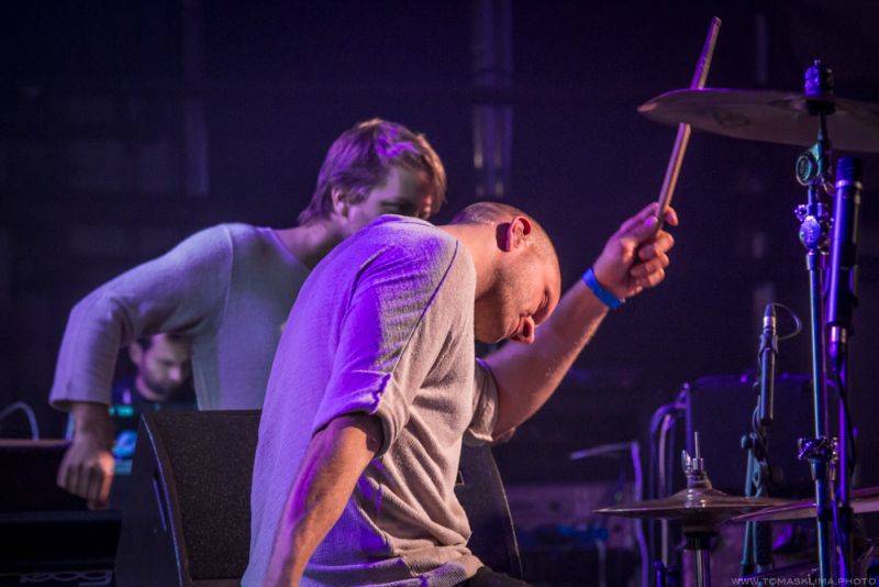 Tomáš Klus hrál v Pragovce téměř tři hodiny, jeho hosty byli Thom Artway nebo manželka Tamara