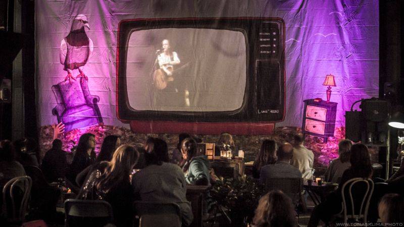 Tomáš Klus hrál v Pragovce téměř tři hodiny, jeho hosty byli Thom Artway nebo manželka Tamara